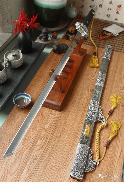 世界三大名刀之一日本武士刀的摆放及佩戴礼节简述|刀柄|武士刀|刀鞘_新浪新闻