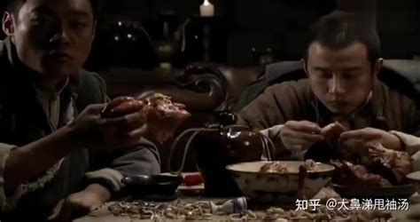 影视剧军人吃饭场面：倒计时10秒就得吃完，吴京吃肉却想吐_腾讯视频