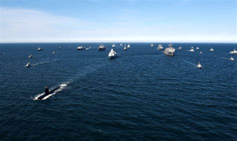 中东局势紧张之际 日海自驱逐舰在波斯湾演练