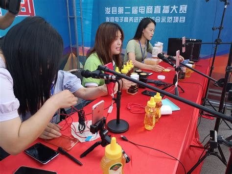 浚县举办第二届电商直播大赛：26名选手一个半小时“带货”15万单 鹤壁 掌尚鹤壁