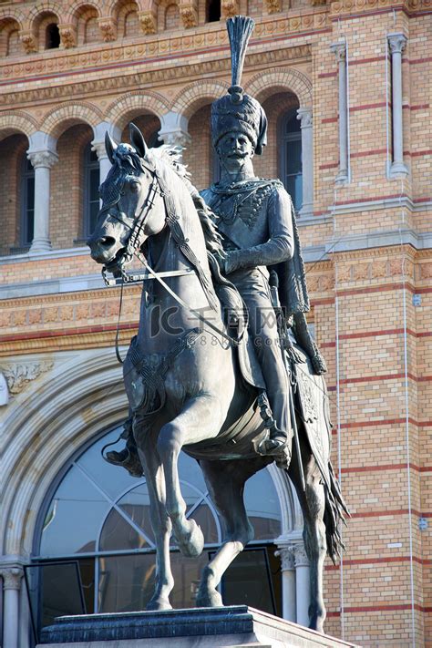 德国汉诺威的欧内斯特·奥古斯都一世雕像高清摄影大图-千库网