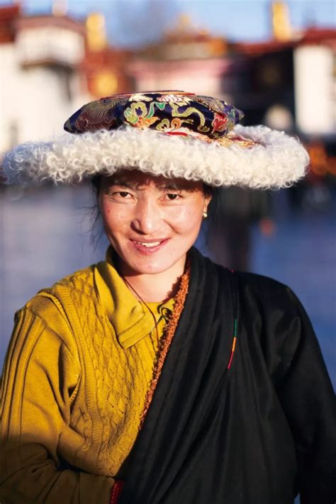 西藏雅鲁藏布江秋色迷人