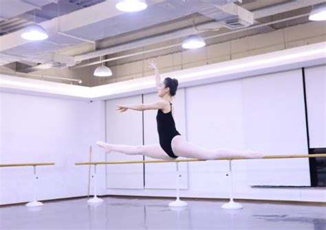 桂林奇星中国芭蕾舞培训-桂林灰姑娘奇星舞蹈培训学校