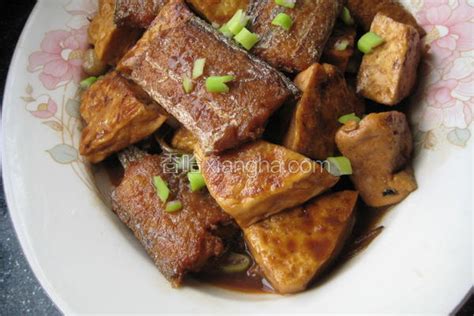 带鱼炖豆腐的做法_菜谱_香哈网