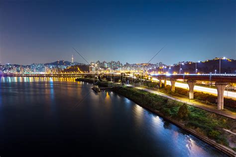 首尔地铁和汉江桥在韩国首尔高清摄影大图-千库网