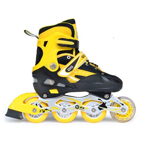 溜冰场上的一双曲棍球溜冰鞋高清图片下载-正版图片504025554-摄图网