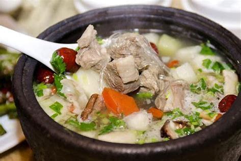 蘑菇炖羊肉_蘑菇炖羊肉的做法 - 西藏特色小吃 - 香哈网