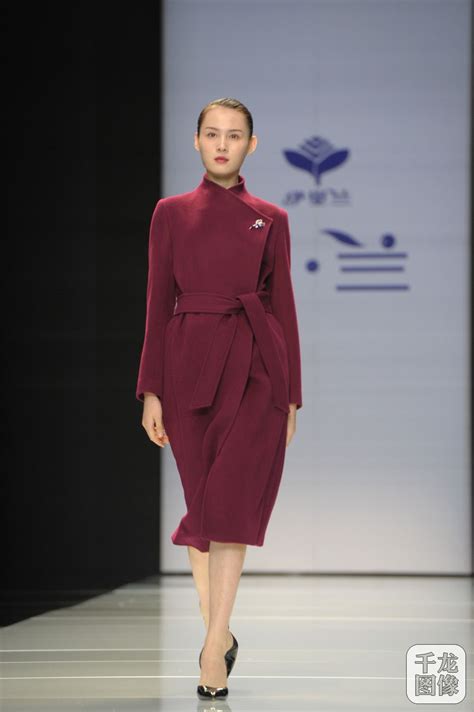 伊里兰品牌亮相2016北京时装周 发布“四季”女装产品（图）（40）-千龙网·中国首都网
