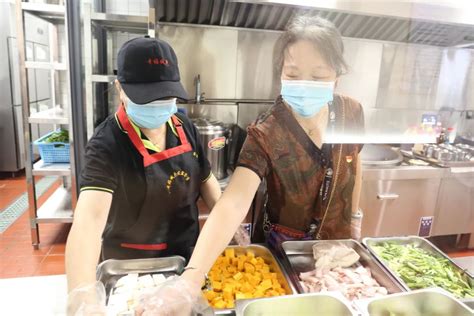 长沙市天心区志愿者为复工企业义务送餐 - 焦点图 - 湖南在线 - 华声在线