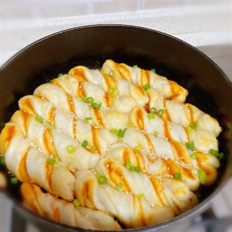 【咸蛋黄煎花卷的做法步骤图，怎么做好吃】君-zhong_下厨房