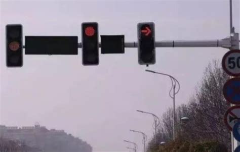 什么情况下右转弯不用看红绿灯-有驾