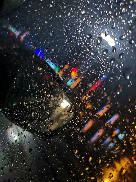 夜晚雨滴落在窗户上_1920X1080_高清视频素材下载(编号:7089682)_实拍视频_光厂(VJ师网) www.vjshi.com