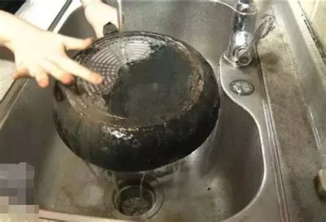 锅底黑垢清洁剂强力清洗铁锅灰家用黑焦除垢神器不锈钢锅具一喷净-阿里巴巴