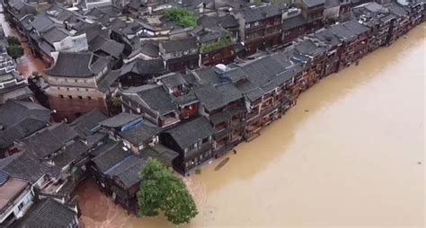 凤凰古城遇强降雨部分区域内涝，县政府：景区正常营业，暂无人员伤亡