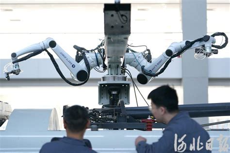 我国首台车顶无人化检修机器人在唐山百川问世 -唐山广电网