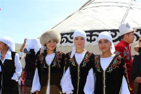 李白一个中原人的后代怎么会出生在中亚的吉尔吉斯坦呢？