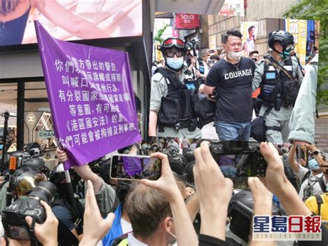 热泪盈眶！这是今晨的香港金紫荆广场，香港警察再也不说“Yes Sir”了_北京日报网