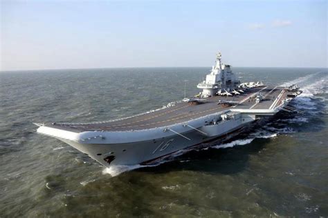 首艘航母辽宁舰服役 中国海军加速向“蓝水海军”转型--周闻天下--中国广播网
