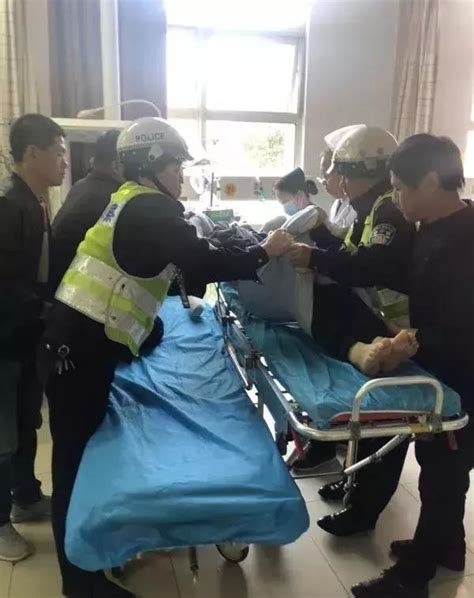 最美员工：急诊科陈琳医生带伤坚持工作抬担架转送病人