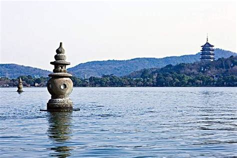西湖三潭印月图画图片 西湖三潭印月图画图片