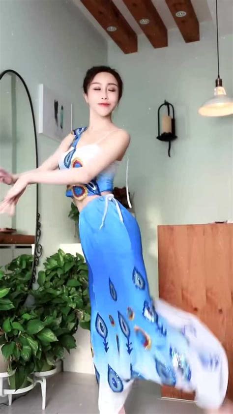 韩国小姐姐9套夏日裙装穿搭示范_V头条