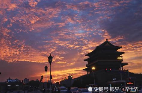 北京：绚丽“火烧云”映红首都，晚霞美景令人惊叹