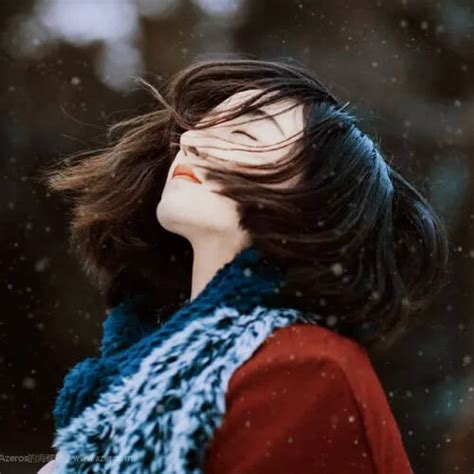 冬季女生唯美头像,高清带雪景的冬季女生头像简单气质图片_女生头像_头像屋