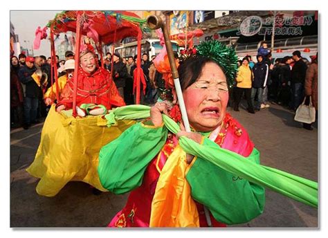 5图《媒婆嫁女》传统戏京城街头表演-中国摄影在线-中国互联网品牌50强