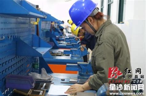 长沙县举行装配钳工和焊工技能竞赛 60名技工同台竞技