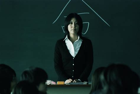 日本犯罪电影的叙事，主要体现在两大视角，来提升观众的参与感