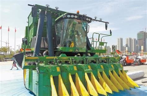 上万台农业机械设备亮相2017新疆农机博览会_农机通讯社