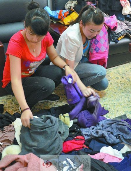 两姐妹两年偷衣服596件 怕被认出不卖也不穿|姐妹|偷衣服|认出_新浪新闻