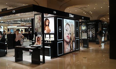 商业品牌珠宝店高端珠宝展示柜台设计效果图