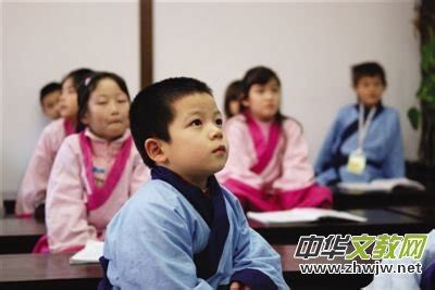 小男孩在私塾课堂上学习国学高清图片下载-正版图片502495111-摄图网