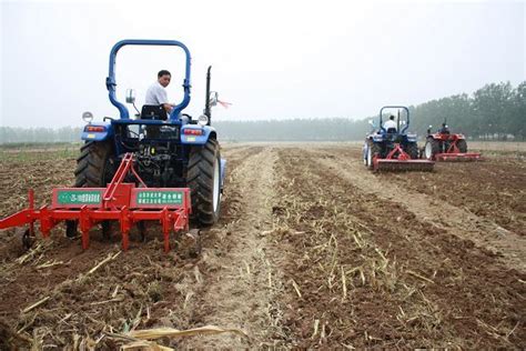 农机深耕和免耕播种技术获农民称赞_农机通讯社