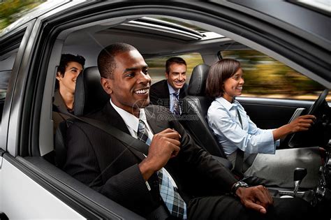 商人和妇女开车上班高清图片下载-正版图片501459874-摄图网