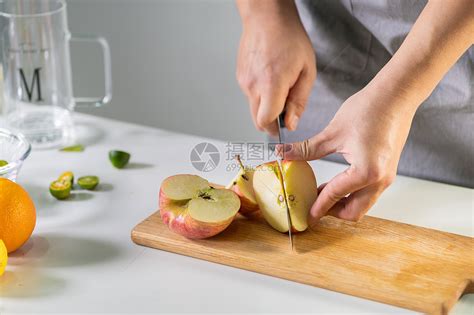 教你做简易水果盘造型 把苹果切成可爱小天鹅的做法 肉丁儿童网