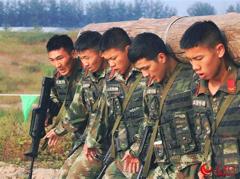 北京武警特战队员“魔鬼周”训练打造国之利刃(图)--军事--人民网