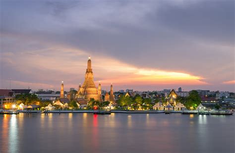 夜间曼谷市泰国首都的旅馆和居住区高清图片下载-正版图片504835100-摄图网