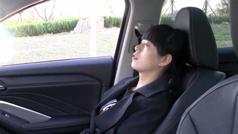 在车上睡觉的美女图片免费下载_红动中国