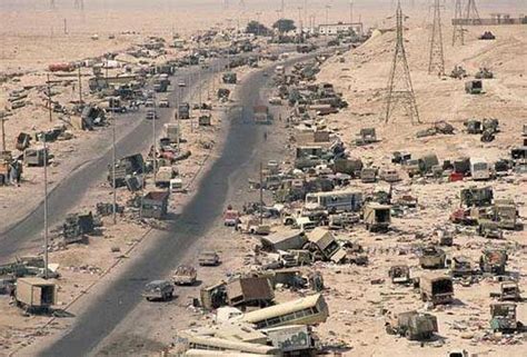 伊拉克经济崩溃是两伊战争关系大，还是美国对伊战争关系大呢？