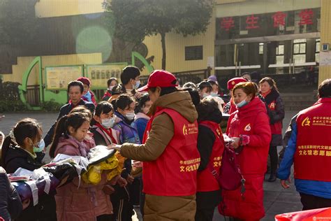 咸阳市工人文化宫开展“携手献爱，关爱儿童”志愿服务活动