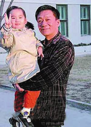 侯耀文39岁女儿近照曝光，曾因父亲遗产与侯耀华对簿公堂_凤凰网