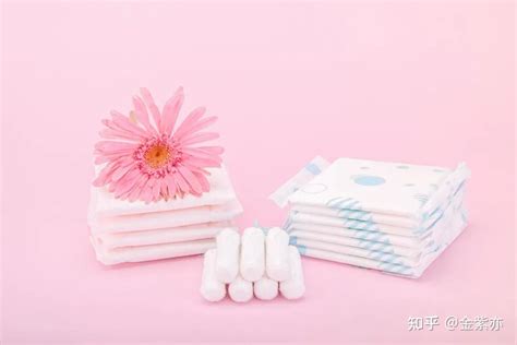 女孩使用卫生巾演示-百度经验