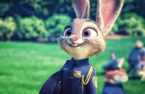 疯狂动物城：经过重重考验小兔子朱迪成为警校毕业生，成了一名兔子警察