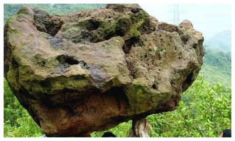广西一神秘奇观，仅靠2个点支撑起20吨巨石，形成原因至今未解__财经头条