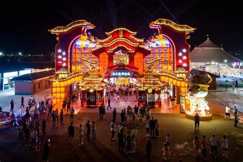 “乌兰察布之夜”端午节假期活动2天迎来20余万游客- 新华网内蒙古频道