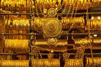 迪拜黄金街最大金戒指重60多公斤，卖黄金像卖白菜，可随便议价