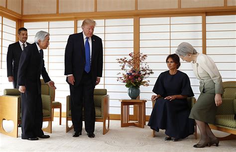 特朗普会见日本天皇礼节上过关 获评“沉稳”|特朗普|奥巴马|皇宫_新浪新闻
