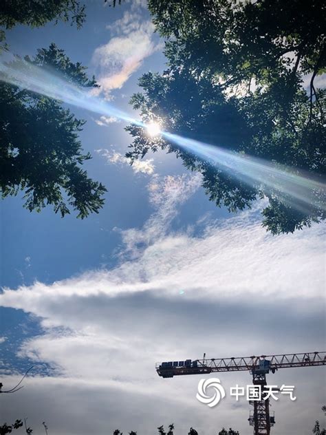 北京天空再度出现“蓝太阳”-图片频道